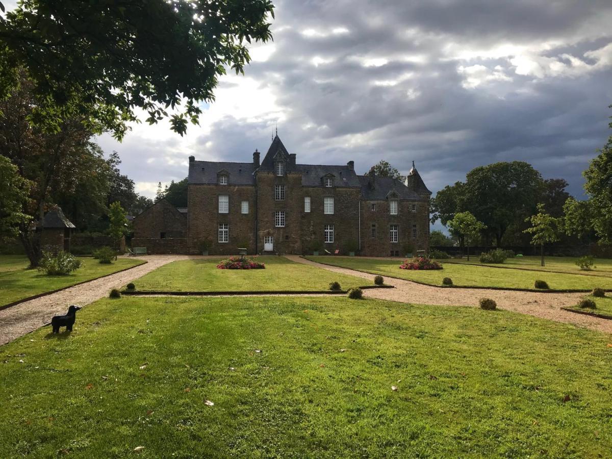 Chateau De Cadouzan Saint-Dolay Екстериор снимка