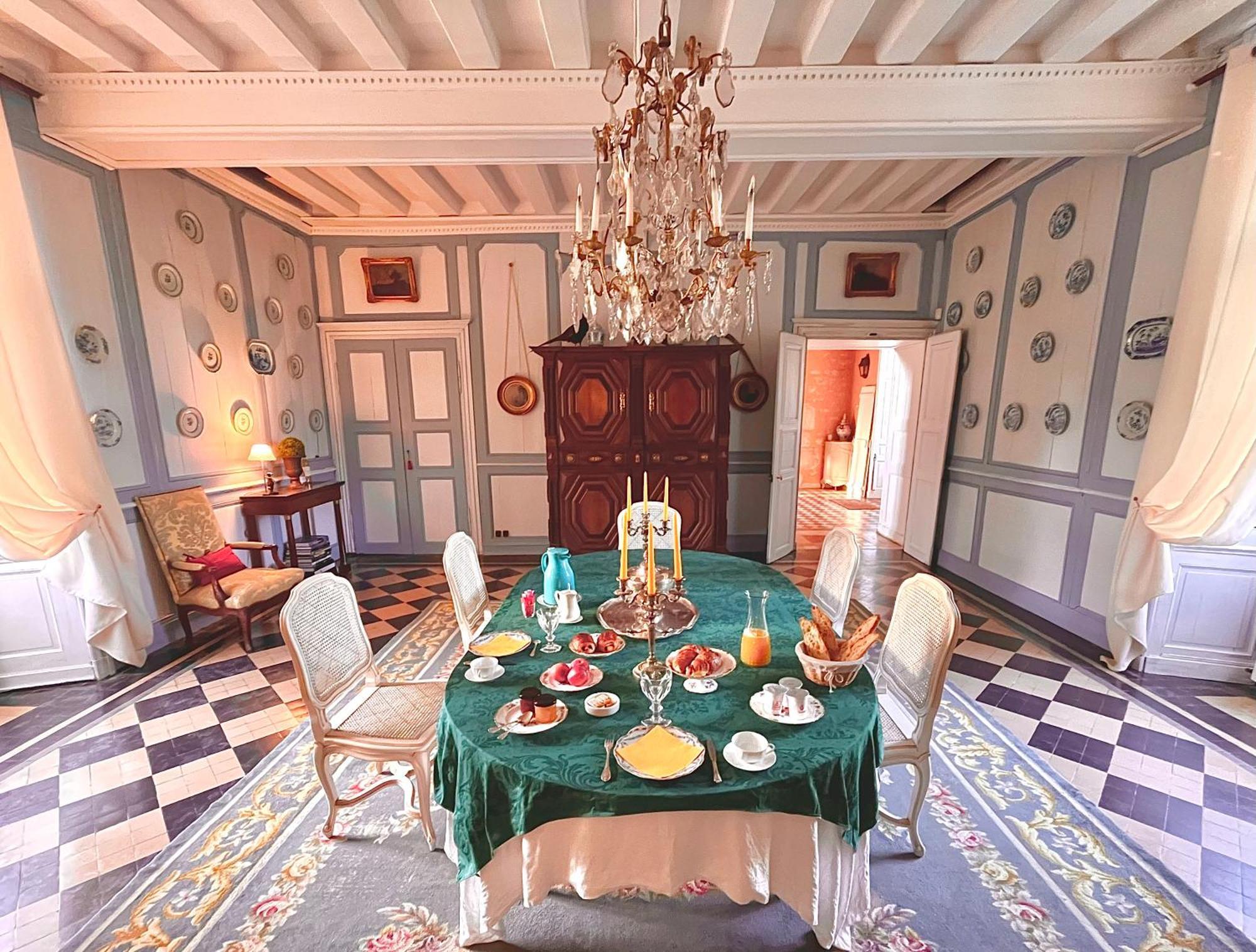 Chateau De Cadouzan Saint-Dolay Екстериор снимка
